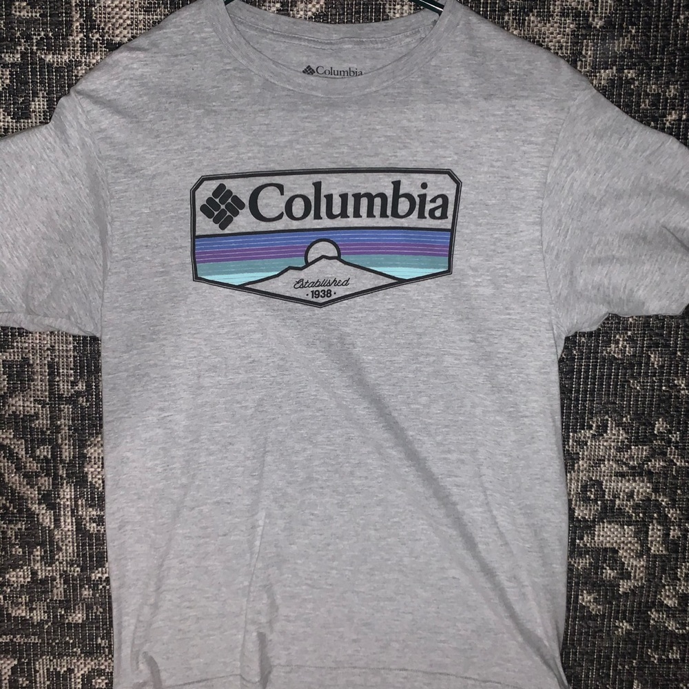 Columbia t-shirt